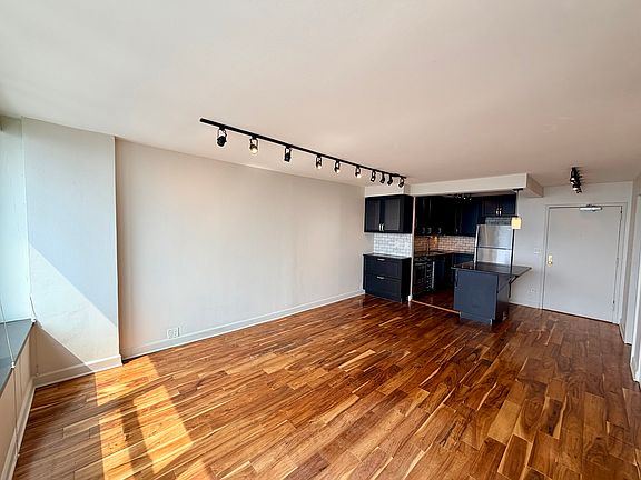 3rd image of 1850 N Clark St APT 2810