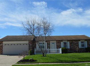 1020 Meadowrun Rd, Englewood, OH 45322