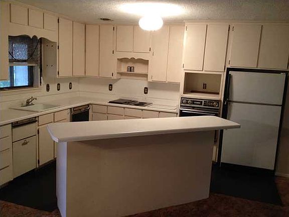5th image of 145 S Bayshore Dr