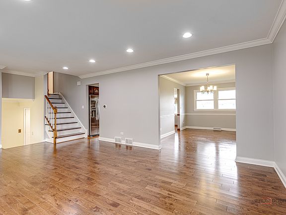 3rd image of 2107 E Lillian Ln