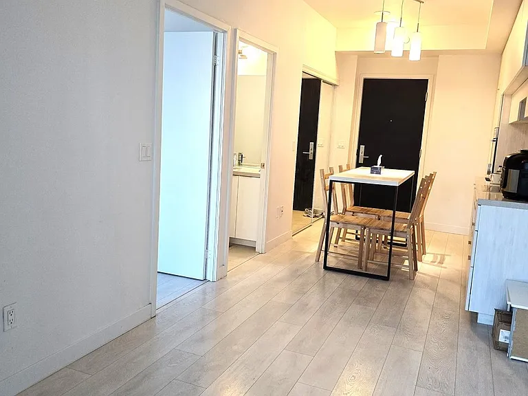 8 Eglinton Ave E #1510 — Photo 5