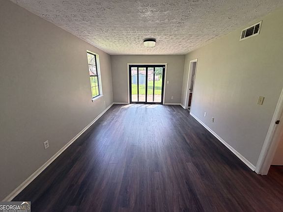 3rd image of 165 Splitwood Ln