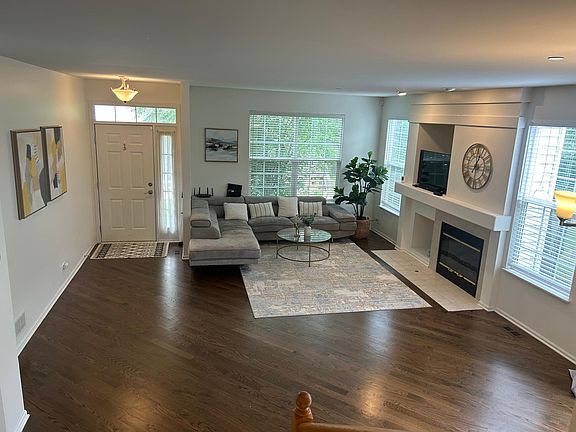 3rd image of 828 Linden Cir