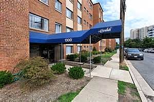 3rd image of 1300 S Arlington Ridge Rd APT 207