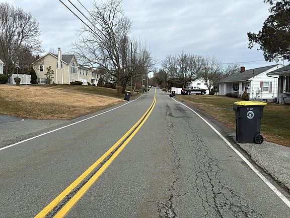5th image of 220 Pleasant St