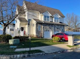 7 Bonnie Ct, Lawrence Township, NJ 08648