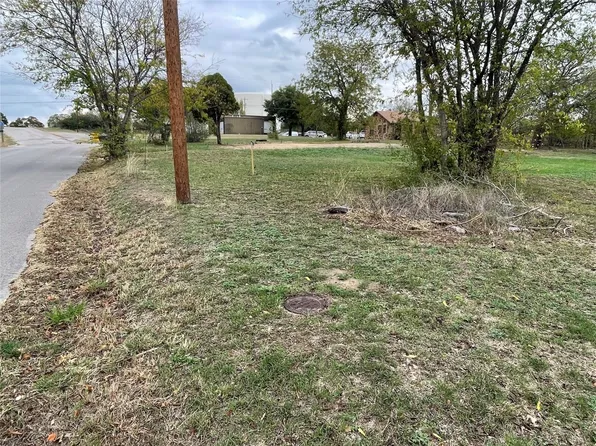 610 N Mill St, Weatherford, TX 76086
