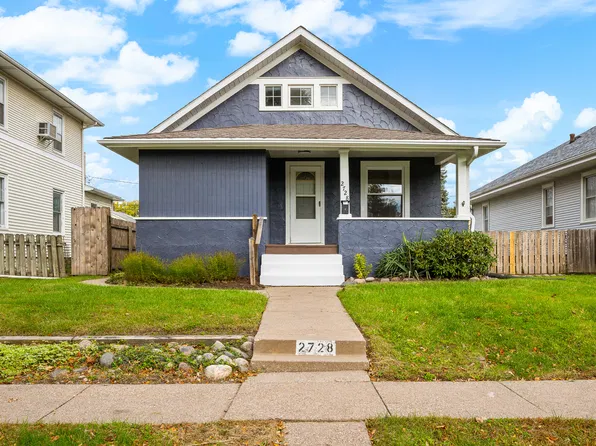2728 E 18th St, Davenport, IA 52803