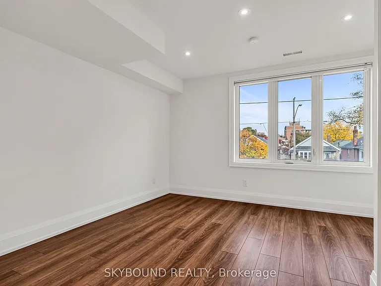 323 Mortimer Ave #B — Photo 13