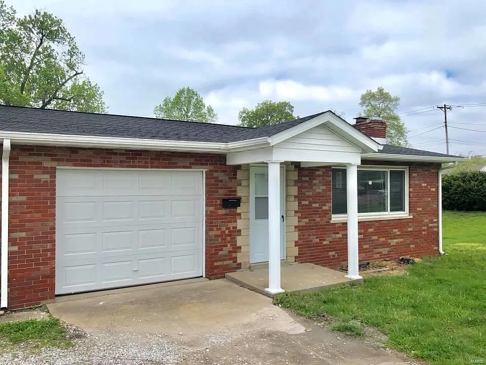 2707 Frank Scott Pkwy W photo 1