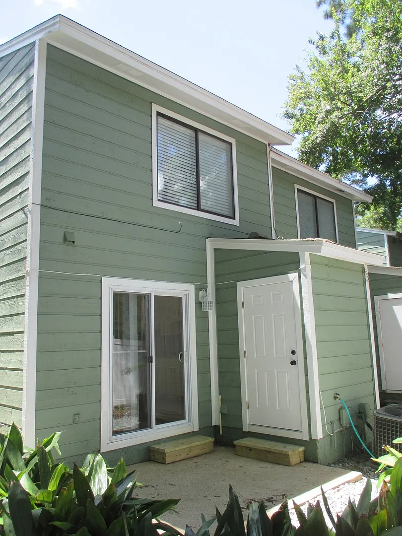 Large 2/1.5 Townhouse Minutes From FSU...Available August 20, 2026. — Photo 3
