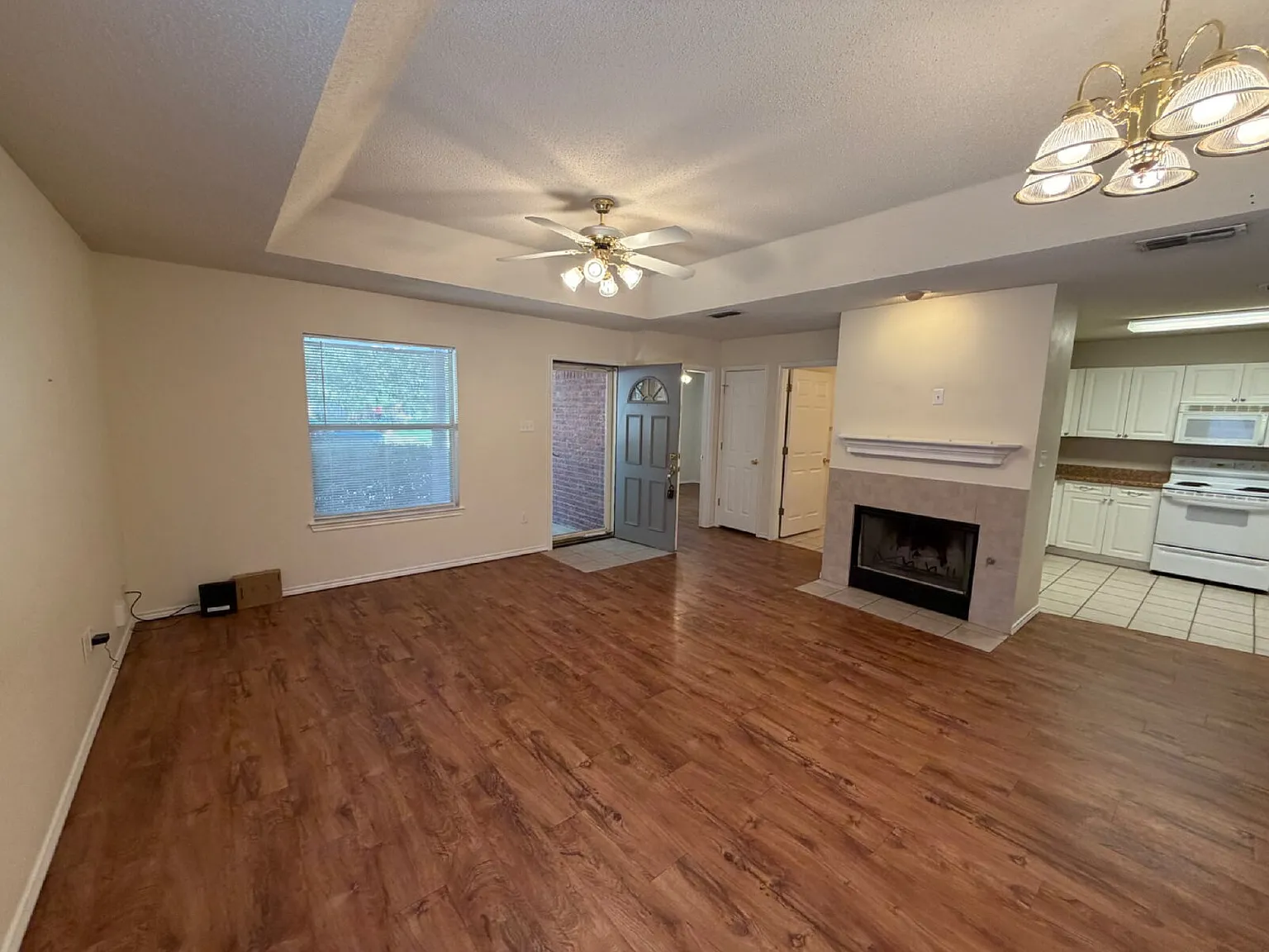 2 bed, 2.0 bath, 1589 sqft, $1,400 — Photo 2