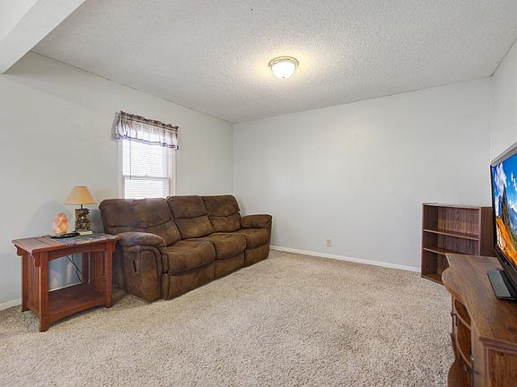 4th image of 206 Fairview Ave