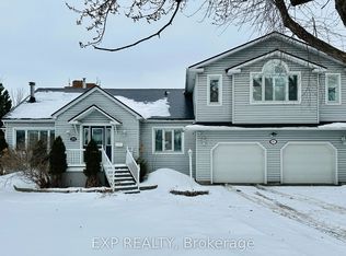 21 Granton Ave, Ottawa, ON K2G 1W5