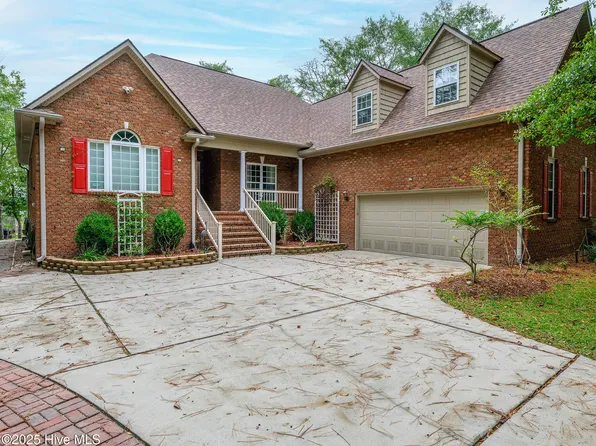 909 Hearthside Court, New Bern, NC 28560