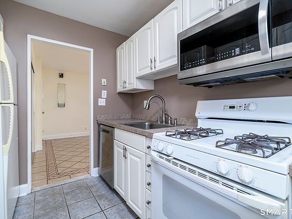 4th image of 39 Glenbrook Rd APT 1Y
