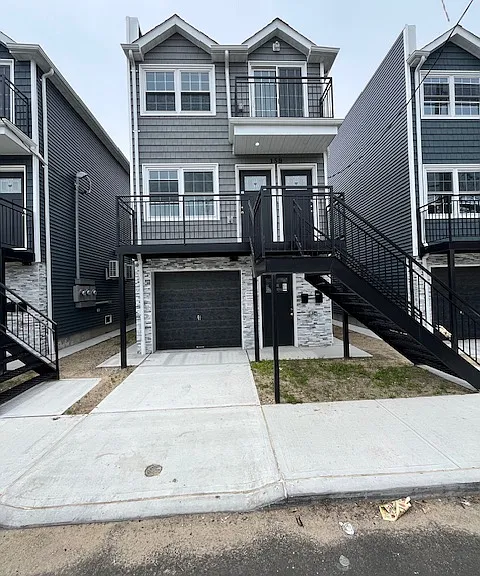 29-25 Brookhaven Ave #1 — Photo 2