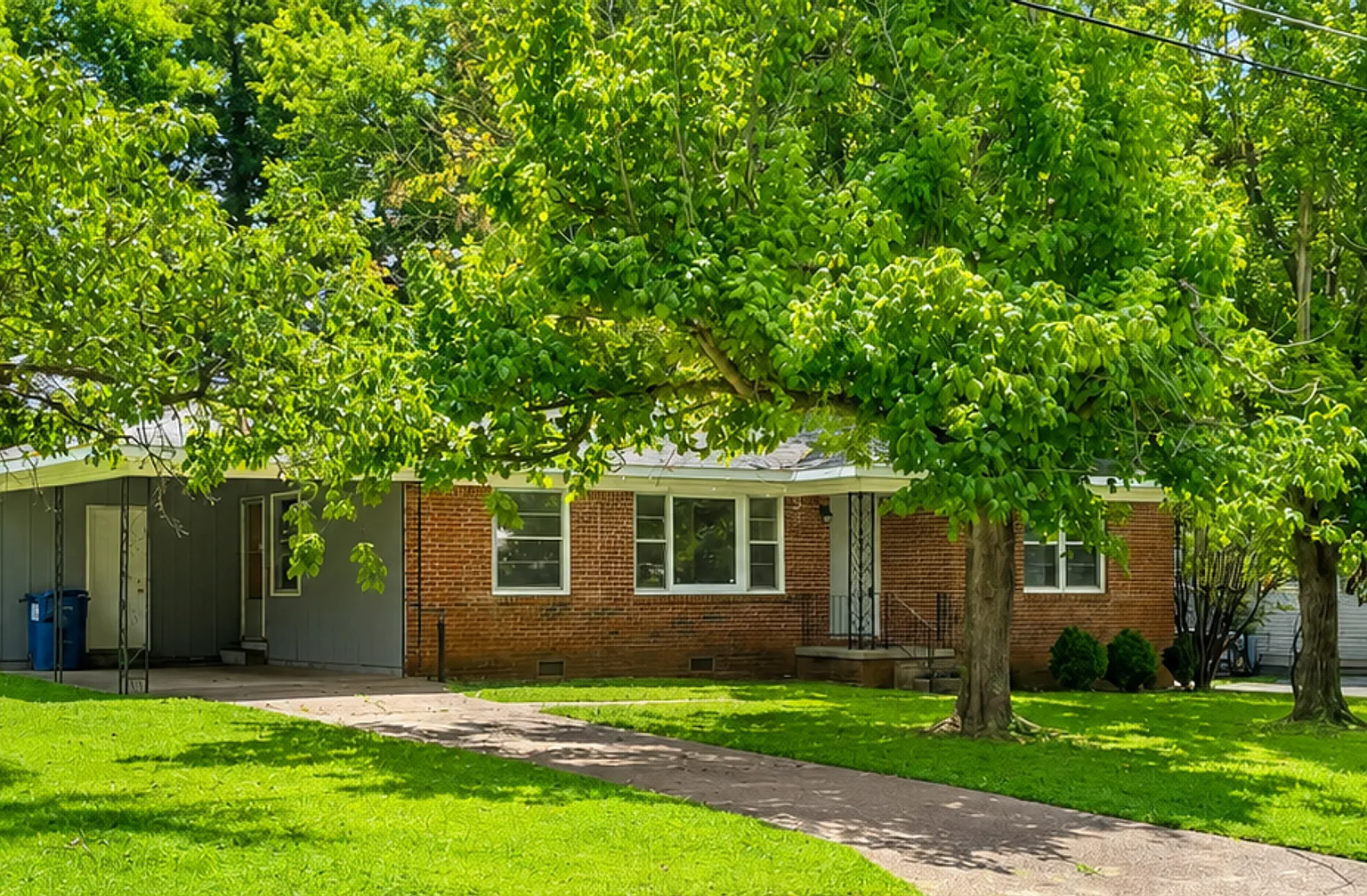 3 bed/ 1.5 bath Close to UAH! — Photo 1