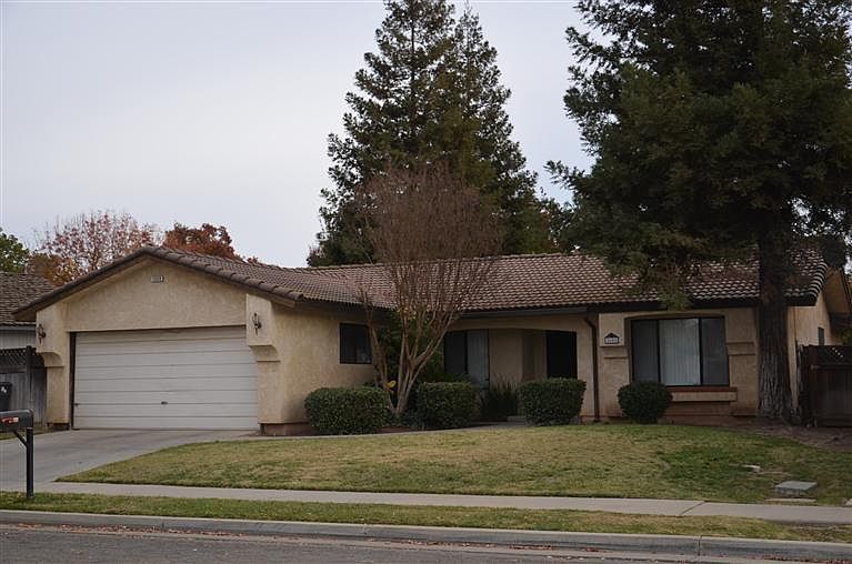 2nd image of 2608 Pinewood Dr