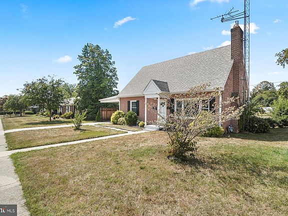 4th image of 607 Grant Pl