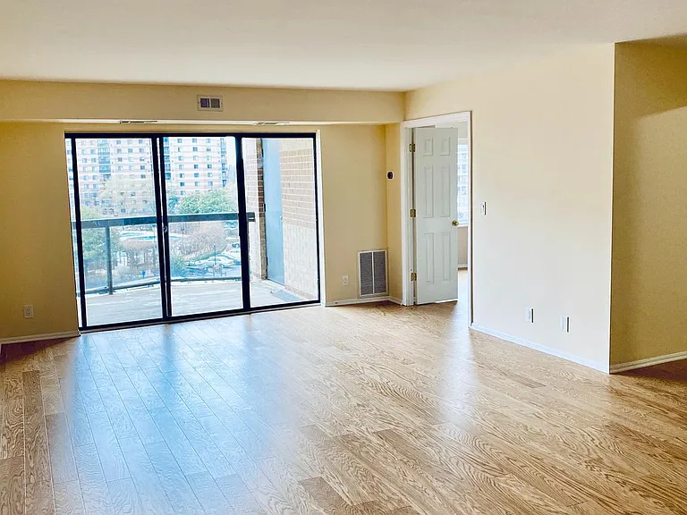 8380 Greensboro Dr #519 — Photo 4