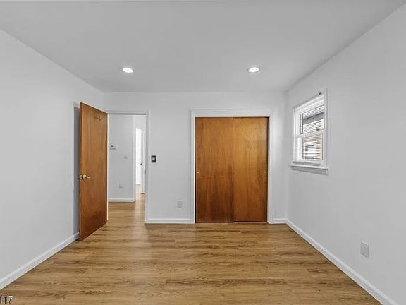 3rd image of 520 Davis Ave Floor 2
