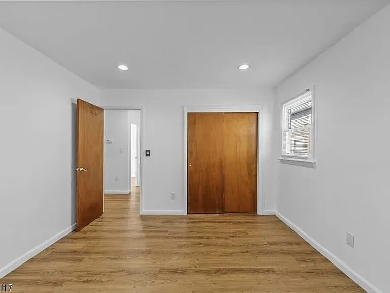 520 Davis Ave #2 — Photo 3