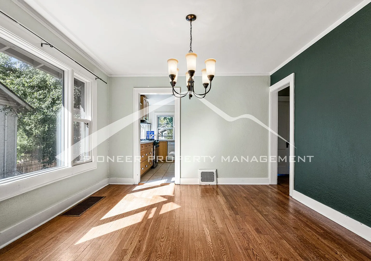 Spacious Home near Washington Park with AC! — Photo 3