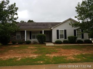 160 Waters Edge Dr, Locust Grove, GA 30248