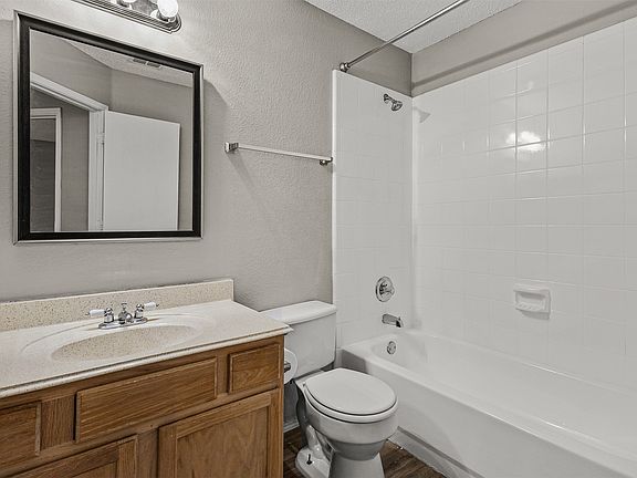 4th image of 9305 Goldenview Dr