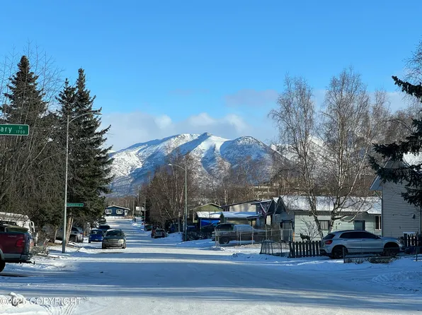 1734 Rosemary St, Anchorage, AK 99508