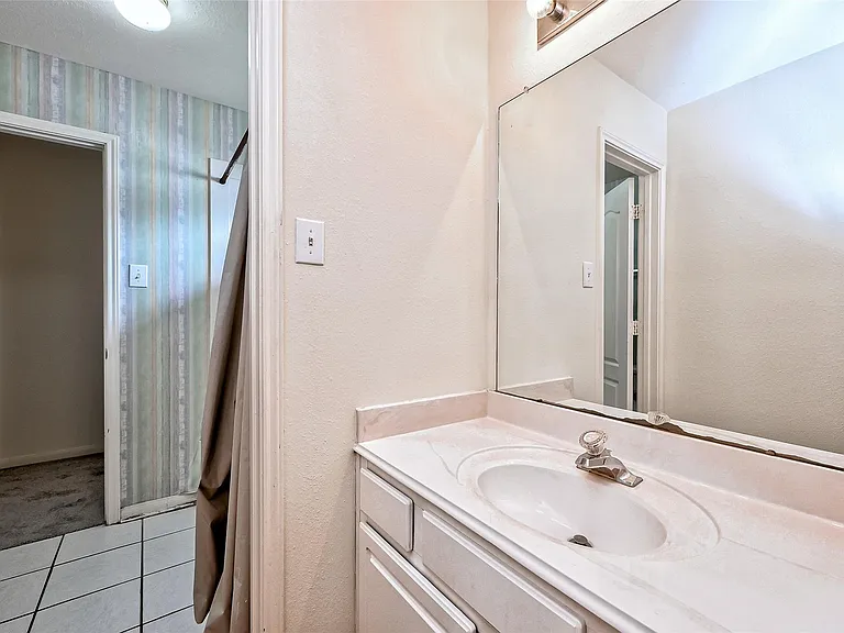 6806 Rhodes Ct — Photo 35