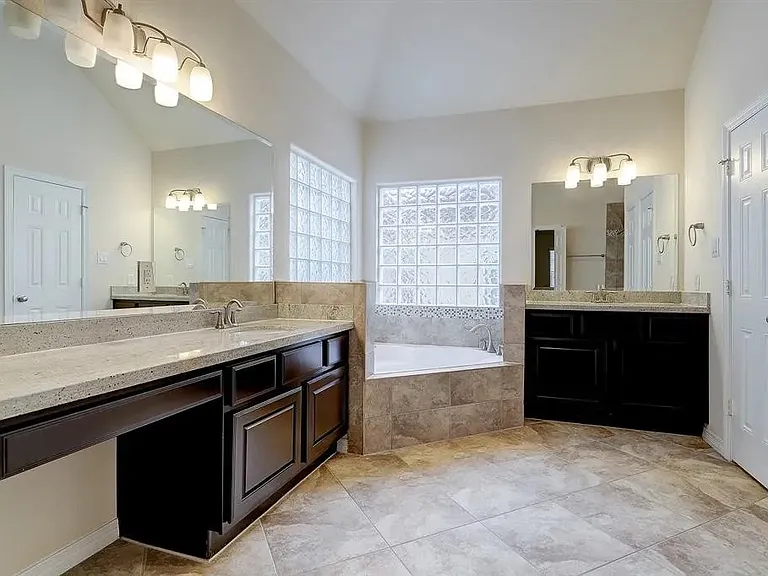 5505 Zoemark Ln — Photo 14