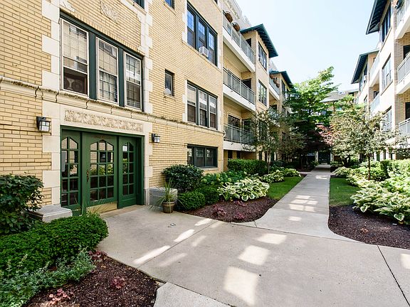 2nd image of 4310 N Clarendon Ave APT 1022