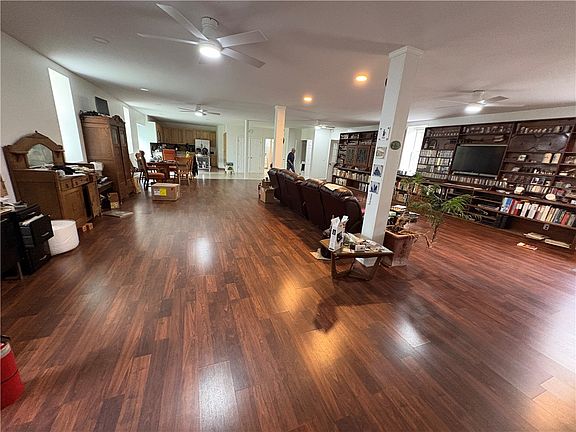 4th image of 136 Main St