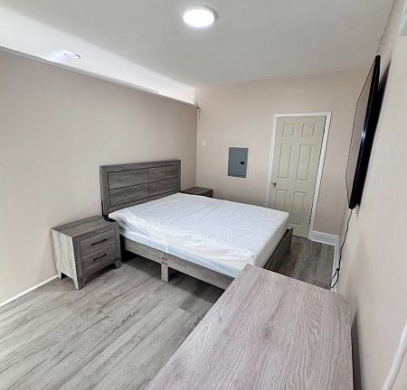 5th image of 50 Honiss St Floor 1