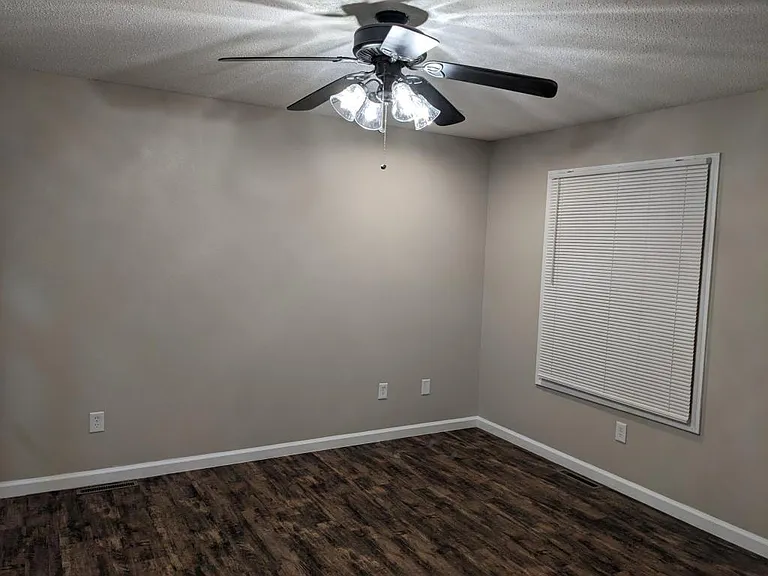 528 E Redwood St — Photo 12