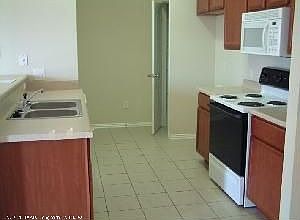 424_amber_kitchen_1297205256_05172013