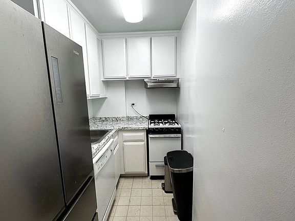 4th image of 7 E 14th St APT 824