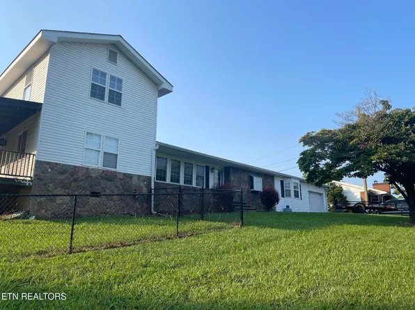 920 Oakwood Dr, Dandridge, TN 37725