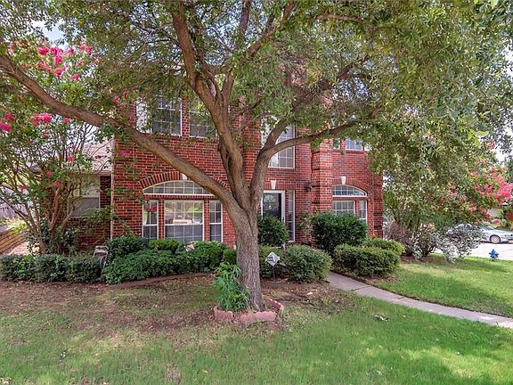 3rd image of 1737 Blackstone Dr