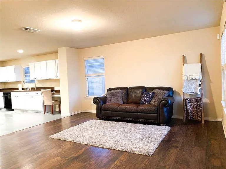 8832 Elk Creek Ln — Photo 4