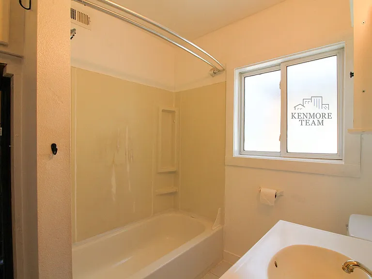 402 Abbot St — Photo 17