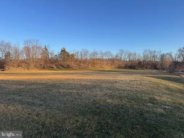 Meadowcreek Dr, Chambersburg, PA 17202