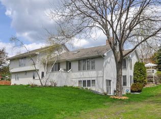 2740 Medicine Ridge Rd, Plymouth, MN 55441