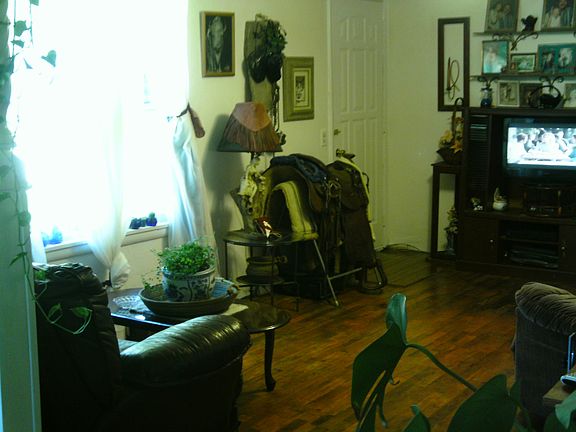 3rd image of 109 S. Broadway
