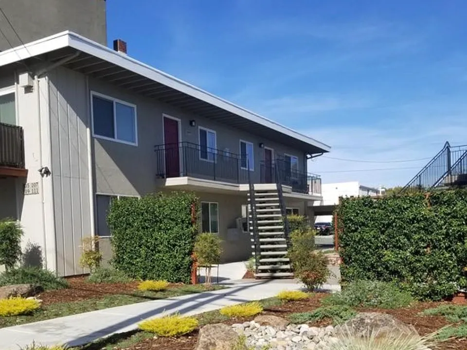 105 E G St #105