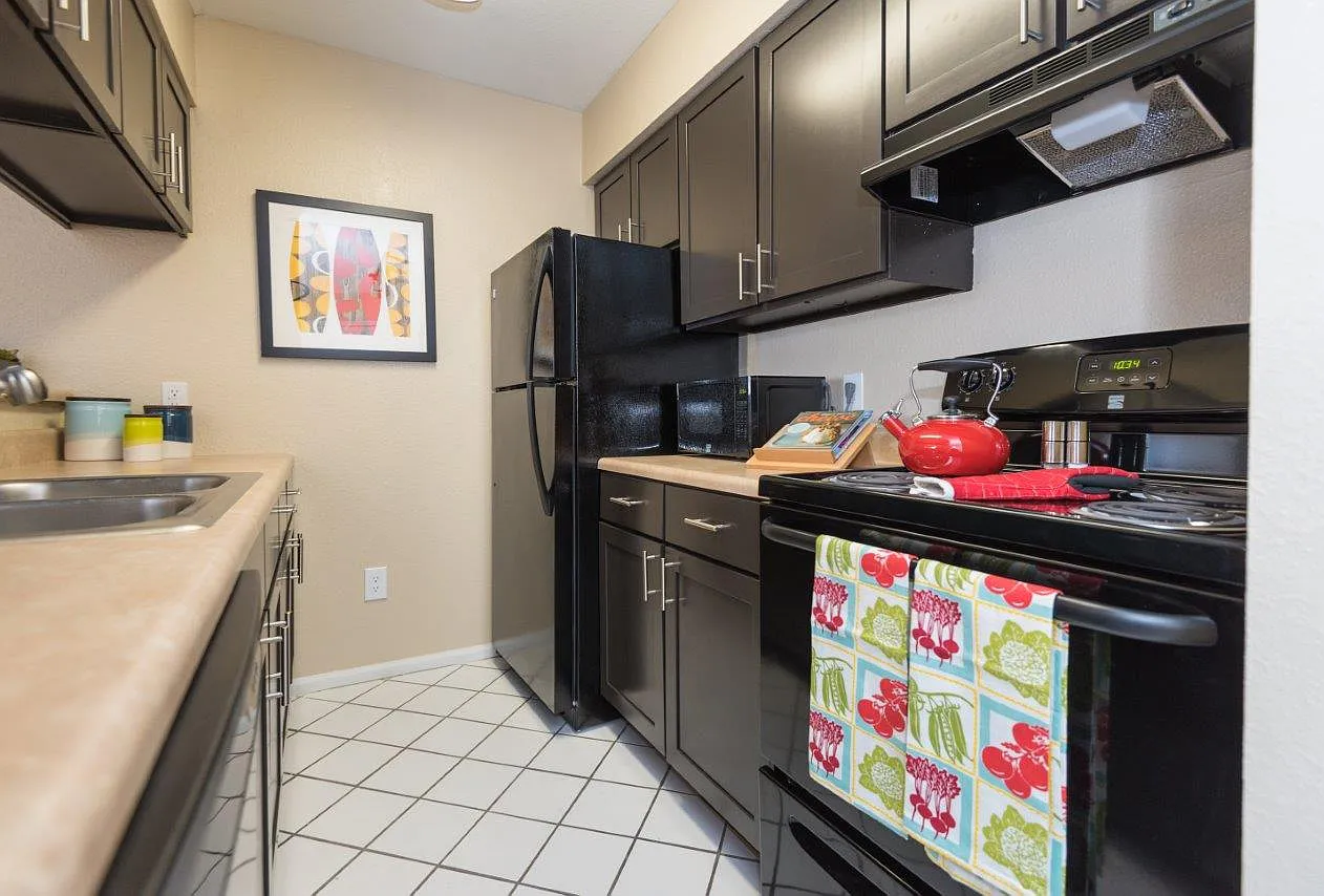 Reflection Cove Apartment Homes — Photo 2