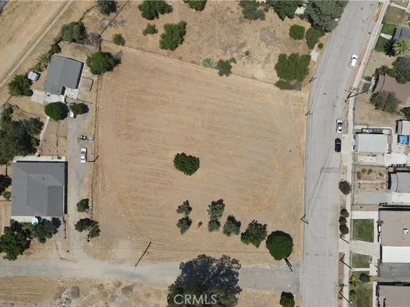 689 W 5th St #11, Colton, CA 92324