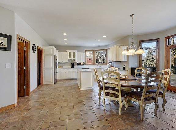 4th image of 402 Shadow Creek Dr